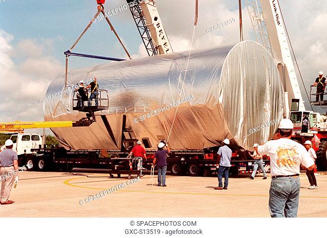 06/12/1999 -- At KSC's Shuttle Landing Facility, workers finish loading the S0 truss segment onto a flatbed trailer for transfer to the Operations and Checkout...