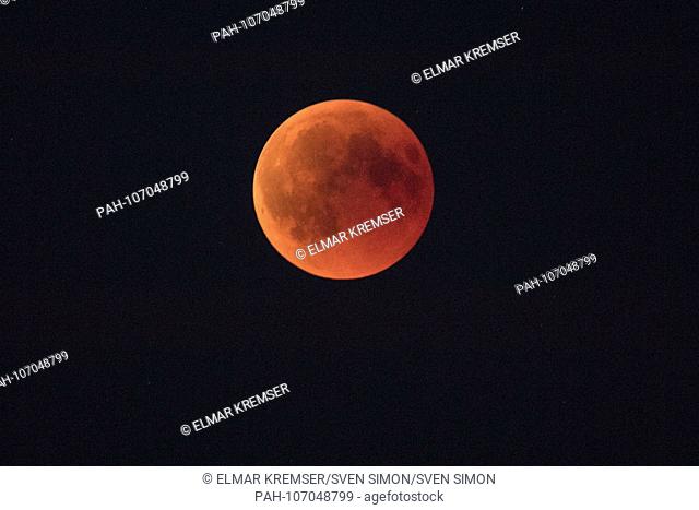 Lunar lunar eclipse of the century in Germany, in Ahlen (Westf.) On 27.07.2018. | Usage worldwide. - Ahlen/Nordrhein Westfalen/Deutschland