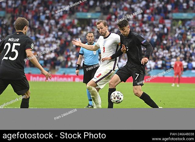 from right: Kai HAVERTZ (GER), action, duels versus Harry KANE (ENG). Round of 16, game M44, England (ENG) - Germany (GER) 2-0 on June 29th