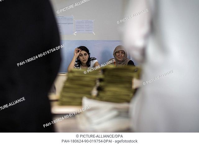 Ballots are counted after polls closed for the 2018 Turkish snap twin elections at a polling station in Istanbul, Turkey, 24 June 2018