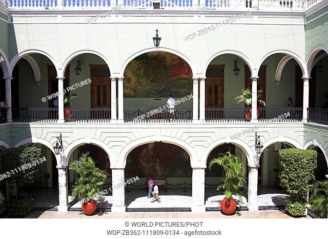 Courtyard, art gallery, Palacio de Gobierno, Government Palace, Plaza Mayor, Merida, Yucatan State, Mexico Date: 02 04 2008 Ref: ZB362-111809-0134 COMPULSORY...