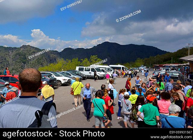 Italien, Italia, Vesuv - Umfeld, Touristen am Busparkplatz