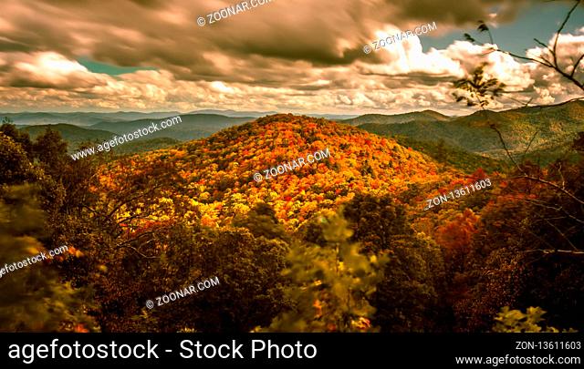 blue ridge and smoky mountains changing color in fall