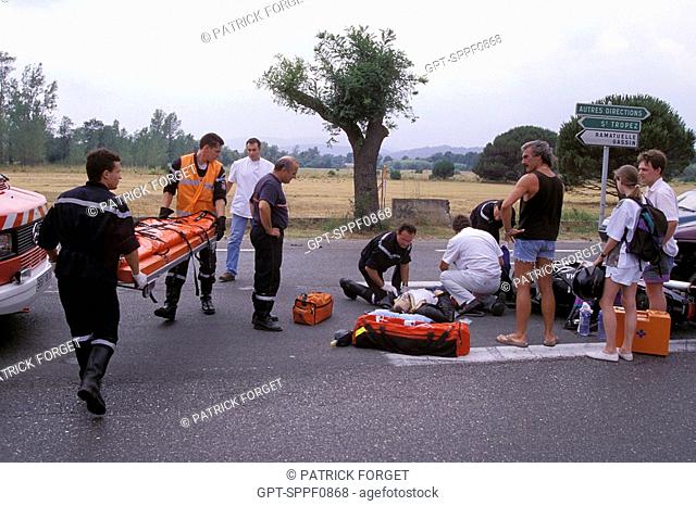 TAKING CARE OF A VICTIM FOLLOWING AN ACCIDENT INVOLVING A CAR AND MOTORCYCLE, SAINT-TROPEZ, VAR 83, FRANCE