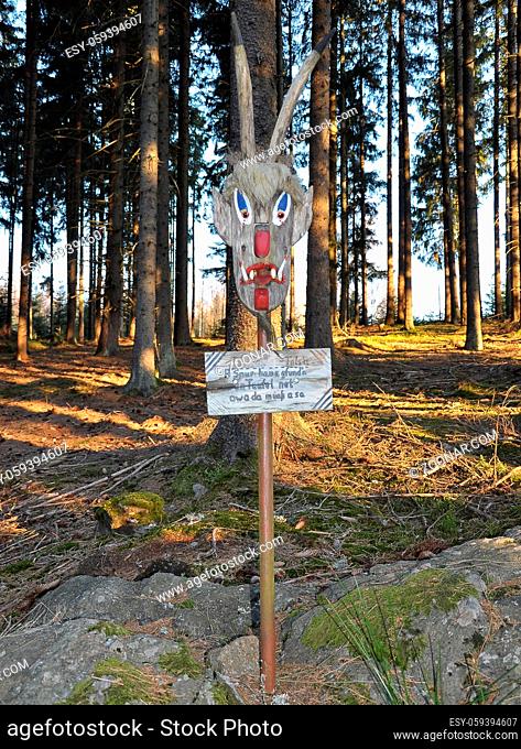 Holzfigur im Bayerischen Wald - Wooden devil in Bavarian Forest