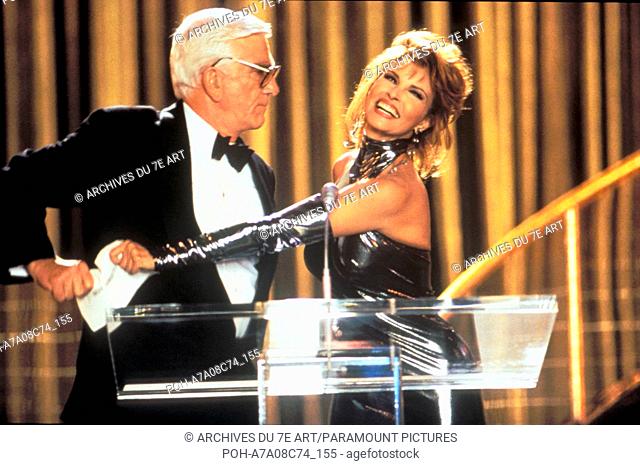 Naked Gun 33 1/3: The Final Insult Year: 1994 USA Director: Peter Segal Leslie Nielsen, Raquel Welch. It is forbidden to reproduce the photograph out of context...