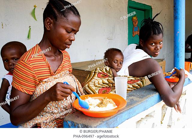 Mothers receiving meals. Program of ambulatory treatment of malnutrition implemented by a local non-governmental organisation and Action contre la Faim ACF
