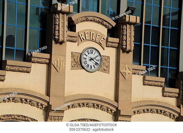 Renfe watch at la estacion del Norte or Barcelona Nord, nowdays a big bus station and in the past was a railways station connecting barcelona with Zaragoza and...