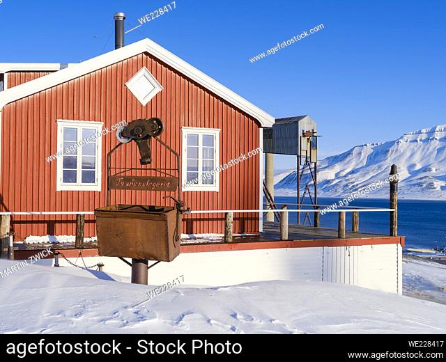 Historische Gueterlore der Seilbahn zum Kohletransport. Longyearbyen, die Hauptstadt von Svalbard auf der Insel Spitzbergen im Spitzbergen Archipel