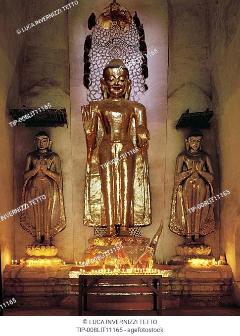 Myanmar, Nagayon, buddha statues in temple