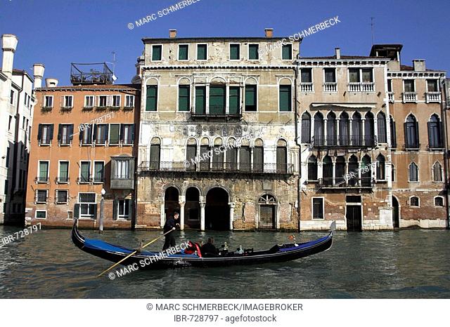 Gondola on the Canale Grande, Venice, Italy, Europe