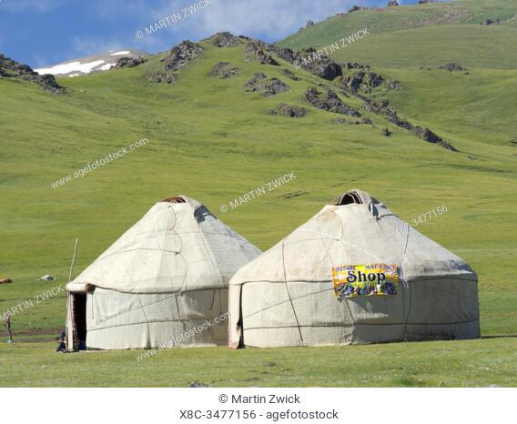 Yurts at lake Song Kol (Son Kul, Songkoel, Song-Koel). Tien Shan mountains or heavenly mountains in Kirghizia. Asia, central Asia, Kyrgyzstan