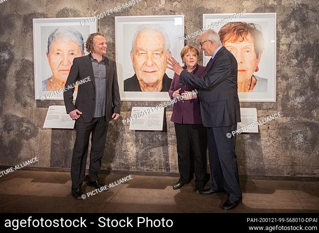 21 January 2020, North Rhine-Westphalia, Essen: The artist Martin Schoeller (l), the Holocaust survivor Naftali Fürst and Chancellor Angela Merkel (CDU) are...
