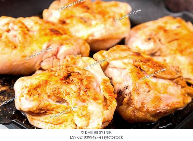 cook chicken with spice on frying pan