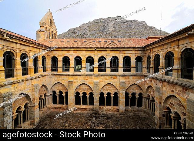 Romanesque cloister of the monastery of Santa María la Real. Aguilar de Campoo. Palencia province. Castilla y León. Spain