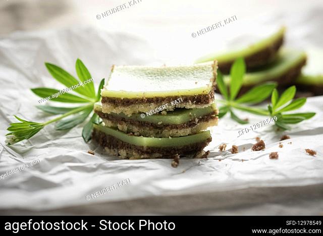 Vegan two-tone biscuits with a woodruff layer