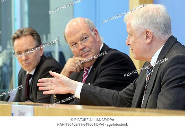 02 April 2019, Berlin: Holger Münch (l-r), President of the Federal Criminal Police Office (BKA), Hans-Joachim Grote (CDU)