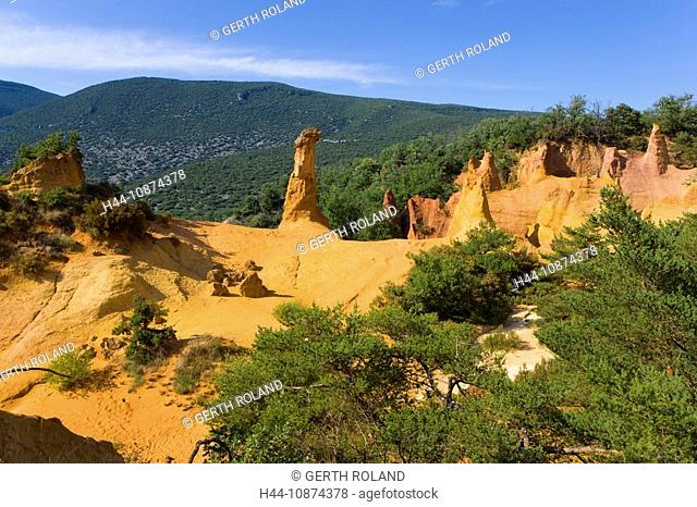 Rustrel, France, Provence, Vaucluse, sienna rock, ocher, erosion, cliff sculptures, cliff pillars, trees, wood, forest