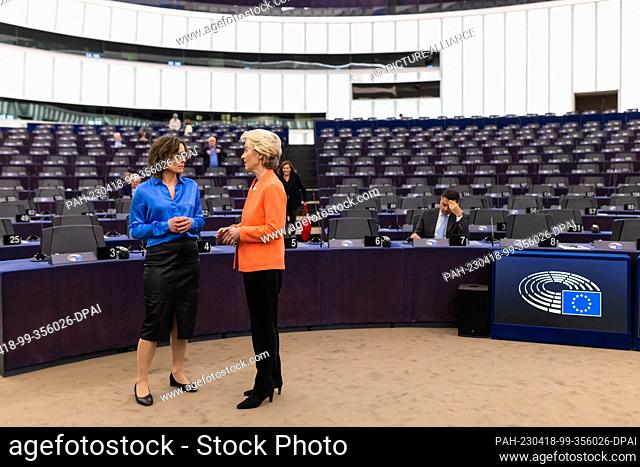 18 April 2023, France, Straßburg: Jessika Roswall (l, Moderata samlingspartiet), Swedish Minister for European Affairs, talks to Ursula von der Leyen (r, CDU)
