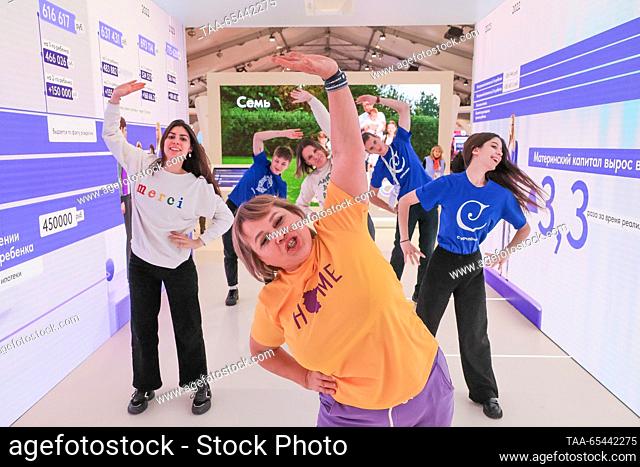 RUSSIA, MOSCOW - DECEMBER 3, 2023: Bashkortostan's most active grandmother Lyudmila Semyonova conducts a training session for visitors at the Russia Expo...