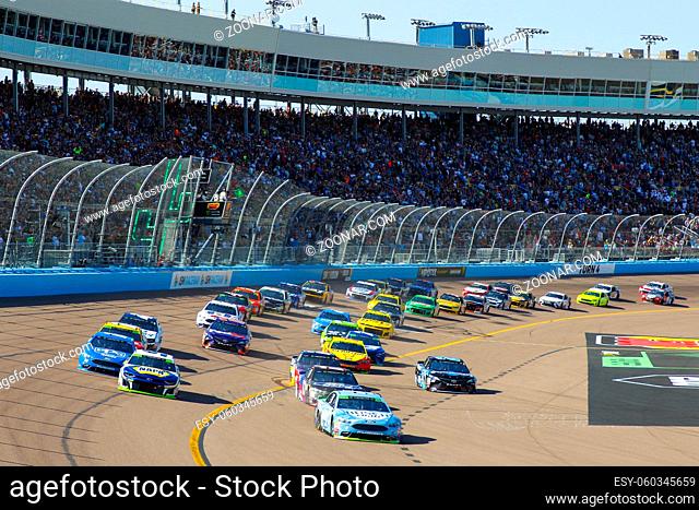November 11, 2018 - Avondale, Arizona, USA: Kevin Harvick (4) brings the field to the start of the Can-Am 500(k) at ISM Raceway in Avondale, Arizona