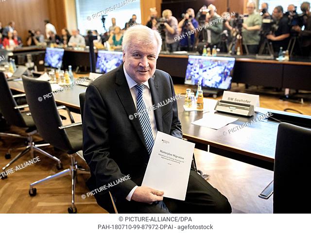 10 July 2018, Germany, Berlin: Horst Seehofer of the Christian Social Union (CSU), German Minister of the Interior, Homeland and Building presents the...