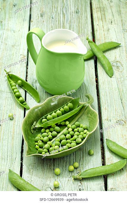 Peas with milk substitute