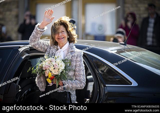 Sweden's King Carl XVI Gustaf and Queen Silvia arrive at the county governors residence in Karlskrona during the royal visit to Blekinge County on April 20