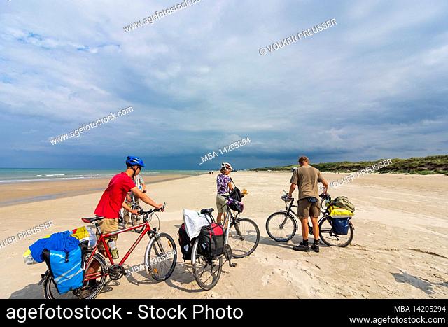 Hjoerring, sea, beach, cyclists in Hirtshals, Jylland, Jutland, Denmark