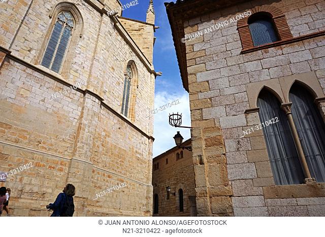 Partial vew of Santa Maria la Major Church and El Casal dels Josa, archive and museum of Montblanc and its region. Montblanc, Tarragona, Catalonia, Spain