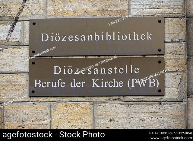 PRODUCTION - 20 October 2023, Lower Saxony, Osnabrück: View of a sign ""Diözesanbibliothek"" and ""Diözesanstelle - Berufe der Kirche (PWB)""