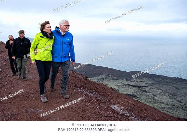13 June 2019, Iceland, Westmännerinseln: Federal President Frank-Walter Steinmeier and his wife Elke Büdenbender walk along the Eldfell volcano