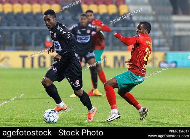 Kortrijk's Marlos Moreno and Oostende's Alfons Amade fight for the ball during a soccer match between KV Oostende and KV Kortrijk