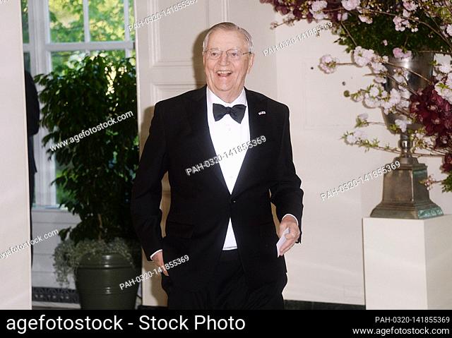 Former Vice President of the United States and former U.S. Ambassador to Japan Walter Mondale, arrives for the State dinner in honor of Japanese Prime Minister...