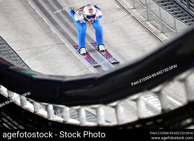 04 March 2021, Bavaria, Oberstdorf: Nordic skiing: World Cup, Ski jumping - large hill, men, qualification. Daniel Andre Tande from Norway in action