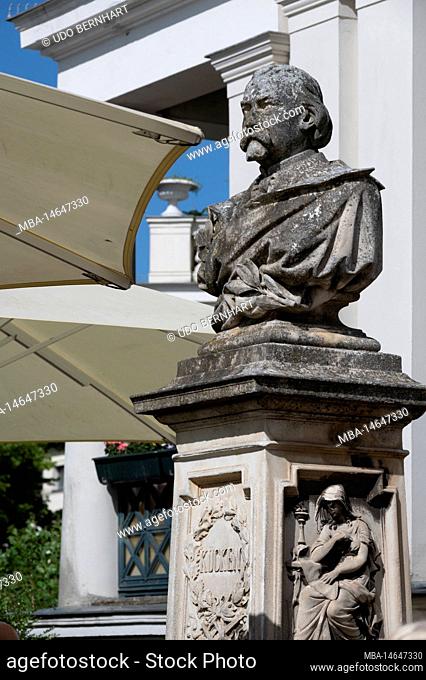 Germany, Mecklenburg-Western Pomerania, state capital Schwerin, monument in front of restaurant Friedrichs