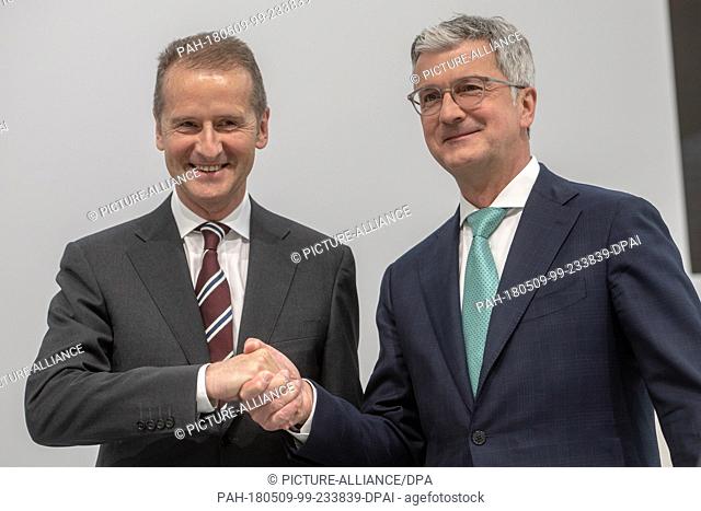 09 May 2018, Germany, Ingolstadt: The CEO of Volkswagen AG, Herbert Diess (L), and the CEO of Audi AG, Rupert Stadler, greet each other on the podium before the...