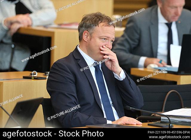 09 November 2022, Thuringia, Erfurt: Mario Voigt, parliamentary group leader of the CDU in the Thuringian state parliament
