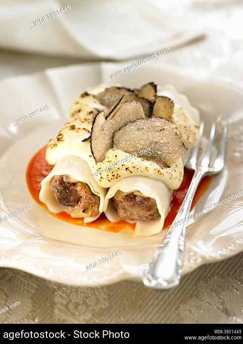 Christmas cannelloni stuffed with picaca meat, truffles, tomatoes and garlic