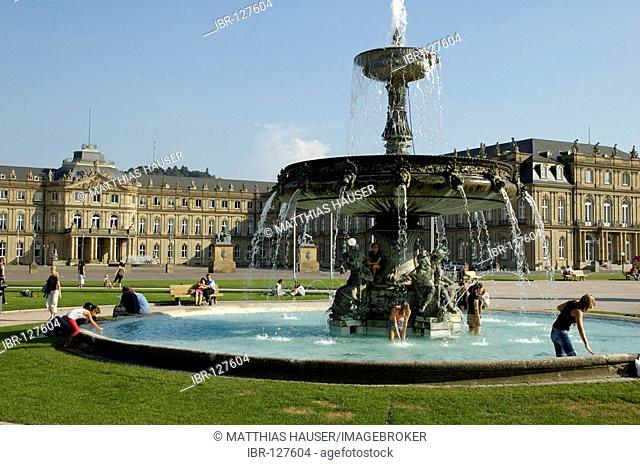 View of fountain, Palace Square (Schlossplatz) and New Palace (Neues Schloss), Stuttgart, Baden-Wuerttemberg, Germany, Europe