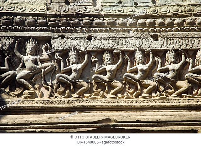 Stone carving of Apsara dancers, Preah Khan Temple, Temples of Angkor, Siem Reap, Cambodia, Indochina, Southeast Asia
