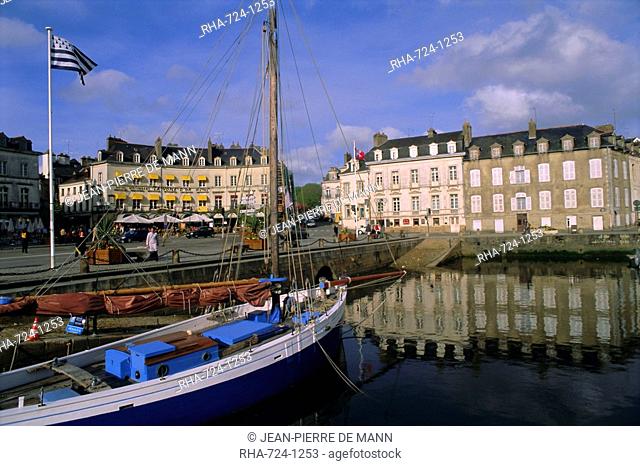 Port area, town of Vannes, Golfe du Morbihan Gulf of Morbihan, Brittany, France, Europe