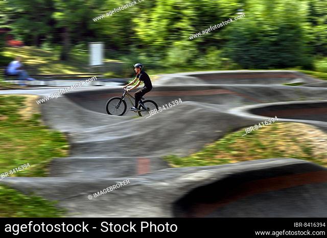 Bikers pulled along, pump and kid track, Engelhaldepark, Kempten, Allgäu, Bavaria, Germany, Europe