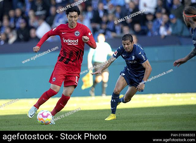 NO SALES IN JAPAN! Daichi KAMADA (F) vs. Cristian GAMBOA (BO) Soccer 1st Bundesliga, 9th matchday, VfL Bochum (BO) - Eintracht Frankfurt (F), on October 8th