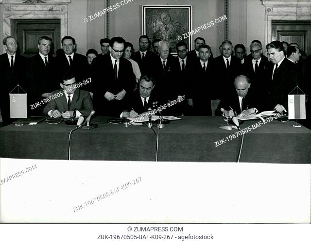 May 05, 1967 - Signing Of The Treaty For Friendship, Co-Operation And Mutual Aid Between USSR And The People's Republic Of Bulgaria: Signing ceremony