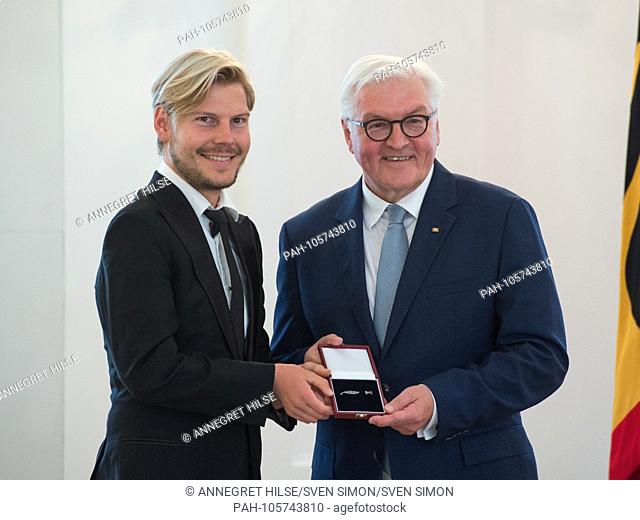 Federal President Frank-Walter STEINMEIER honors Ski Nordic athlete Steffen LEHMKER (Bad Bevensen). Awarded the Silver Laurel Leaf and the Order of Merit by the...