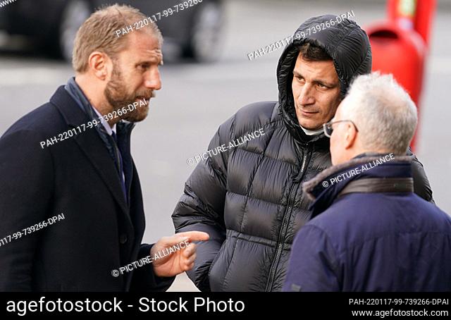 17 January 2022, Hamburg: Rapper Gzuz (M) chats with his lawyers Christopher Posch (l) and Ulf Dreckmann outside the Criminal Justice Building during a break in...