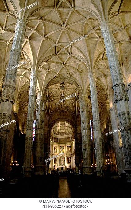 El Monasterio de los Jerónimos de Santa María de Belém, se ubica en el barrio de Belém, Lisboa  Diseñado en estilo manuelino por el arquitecto Diogo de Boitaca