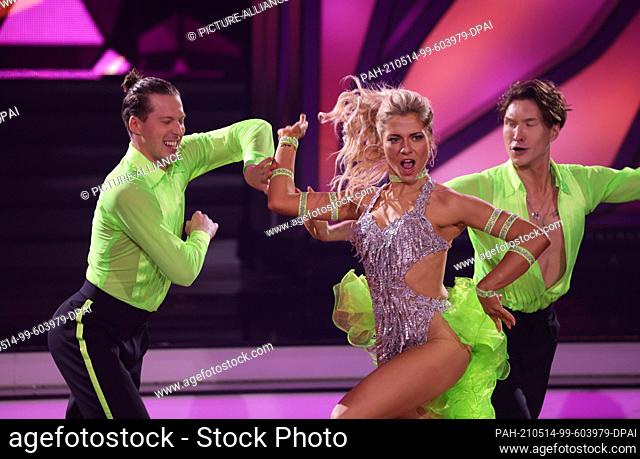 14 May 2021, North Rhine-Westphalia, Cologne: Actress Valentina Pahde and professional dancer Valentin Lusin (l) dance a trio dance together with dancer Evgeny...