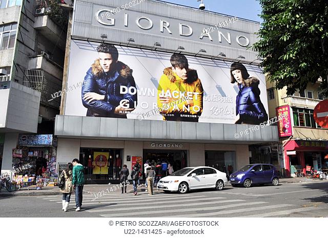 Dongguan (China): fashion outdoor in the city’s center